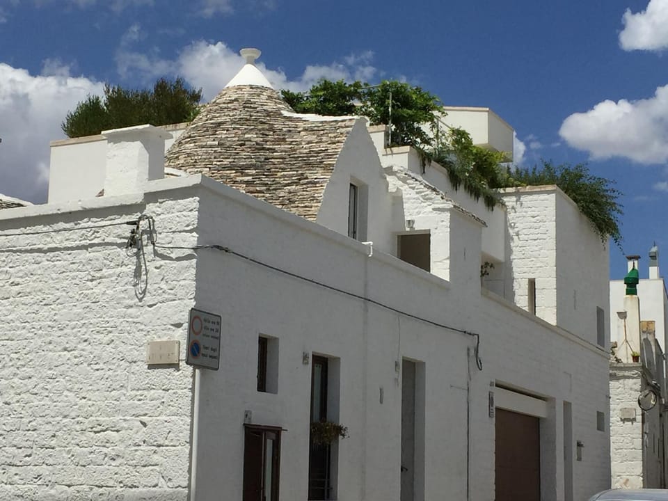 Balcony/Terrace, Street view
