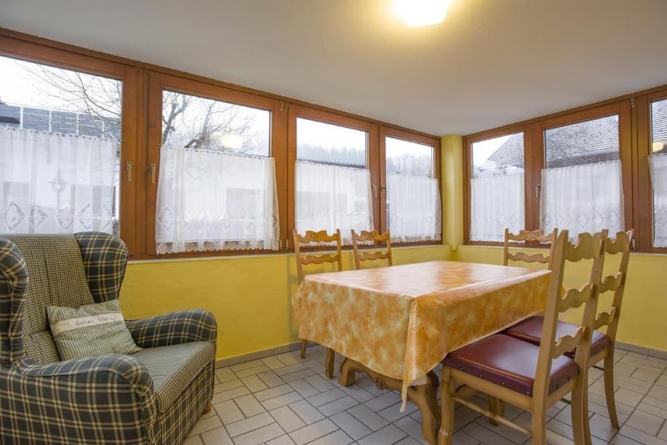 Seating area, Dining area