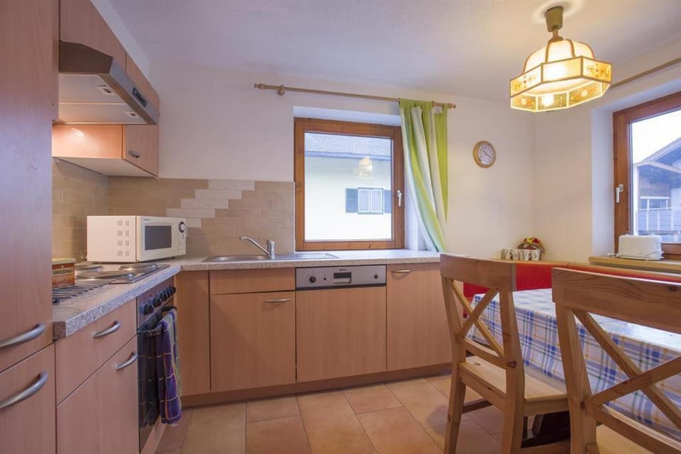 Kitchen or kitchenette, Dining area, dishwasher, oven, stove