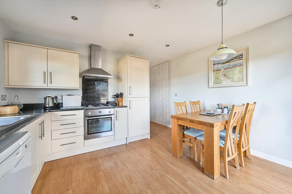 SandPipers Luxury hot tub lodge with 2 ensuites a private Sauna & BBQ terrace House in Saint Columb Major