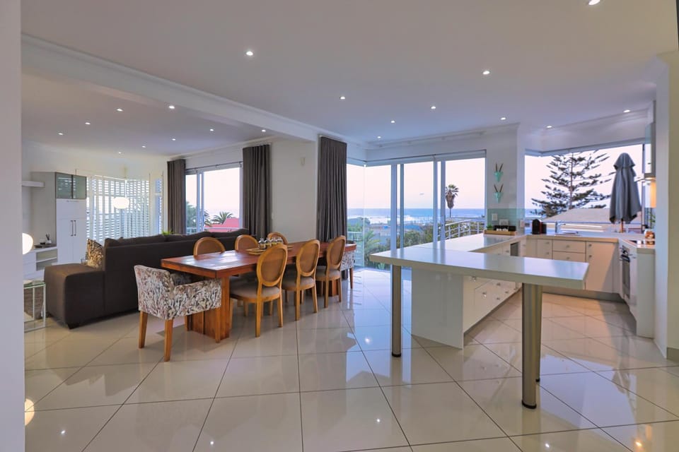Dining area, kitchen