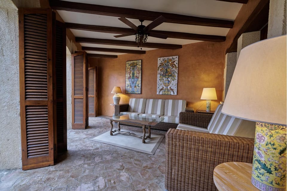 Patio, Lounge or bar