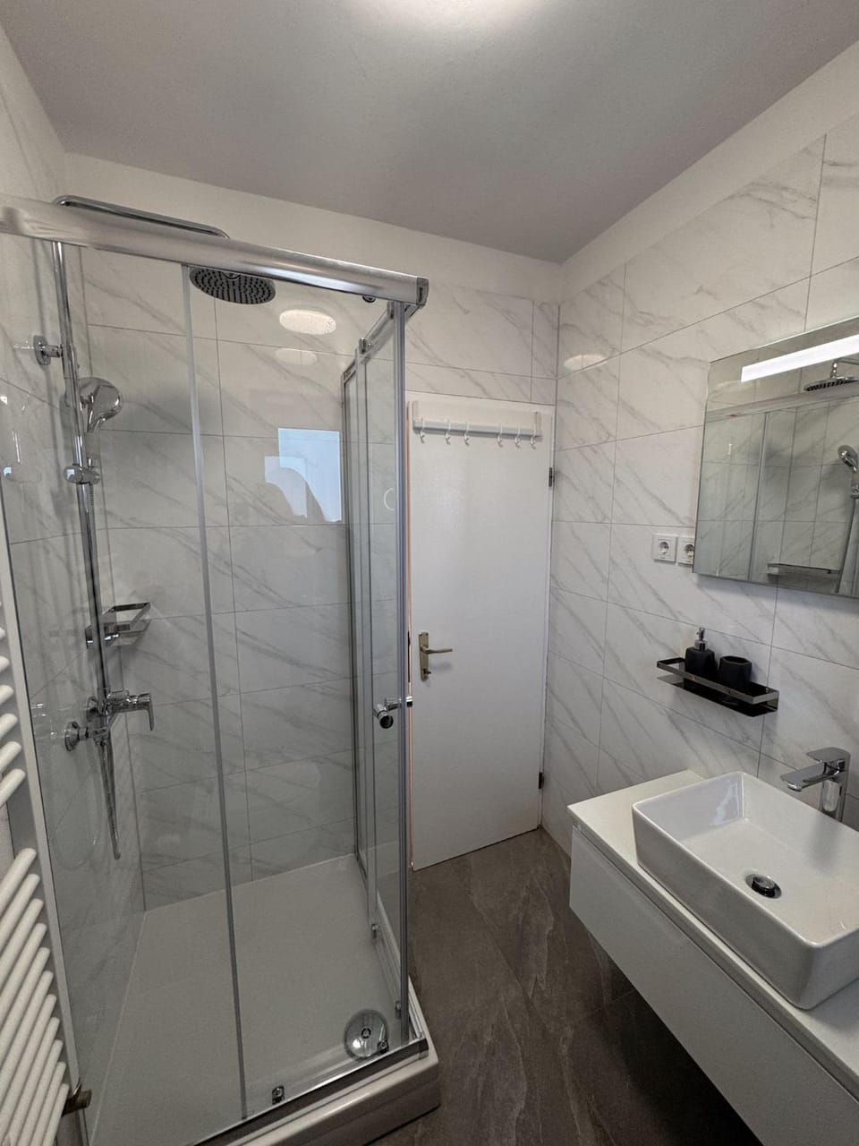 Shower, Bathroom, towels