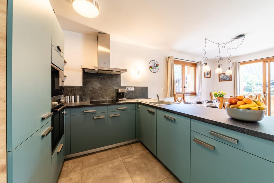 Coffee/tea facilities, stove, toaster, kitchen