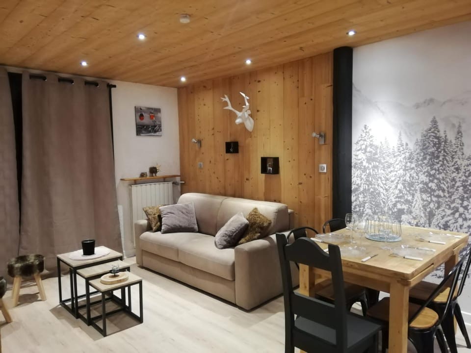 Living room, Dining area