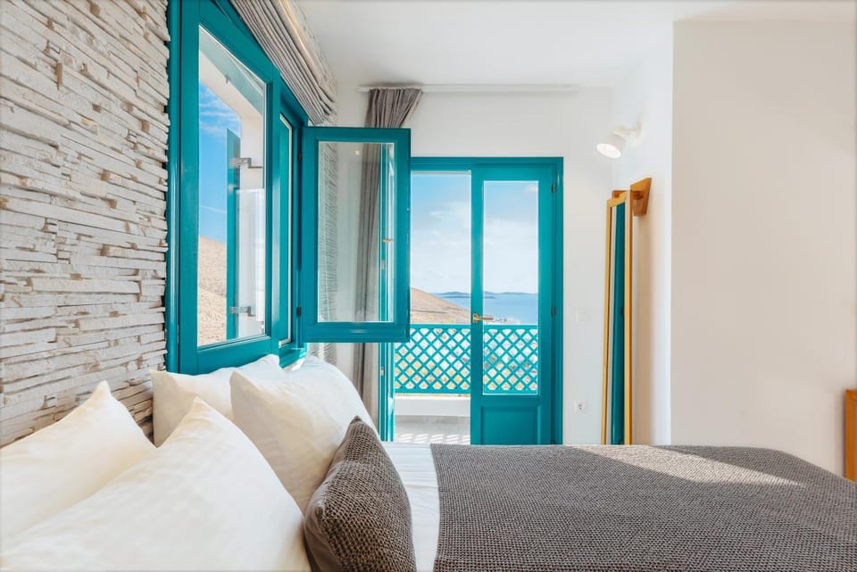 Bed, Balcony/Terrace, Bedroom, Sea view