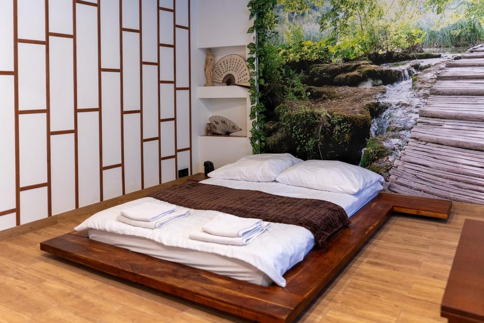 Bed, Living room