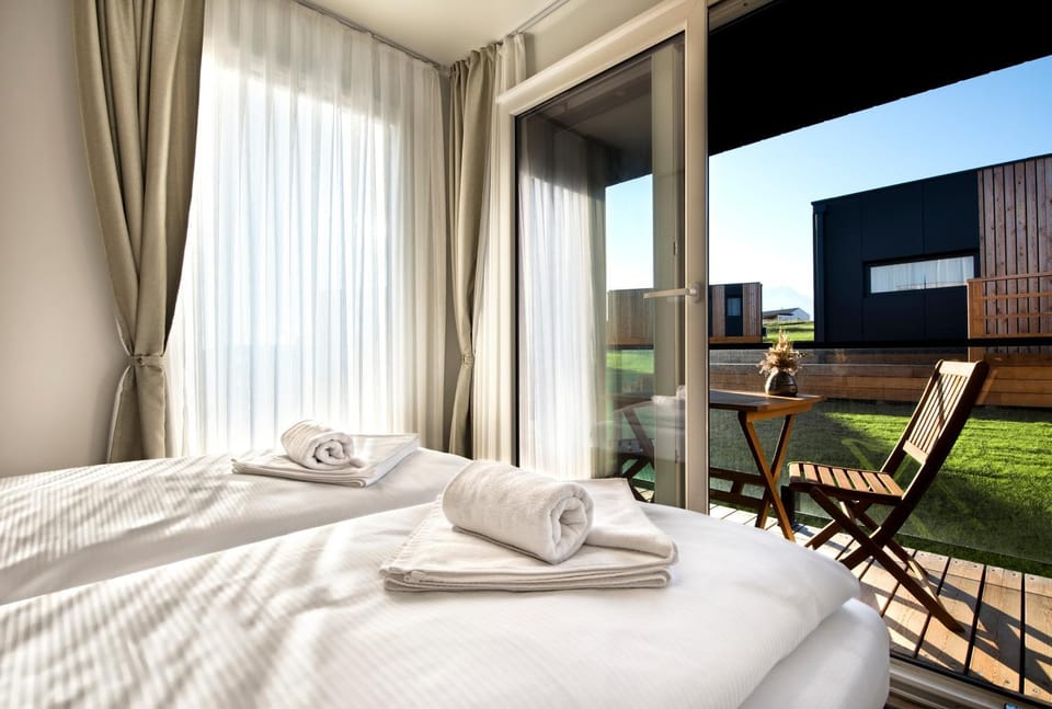 Bed, Balcony/Terrace, Photo of the whole room, Bedroom