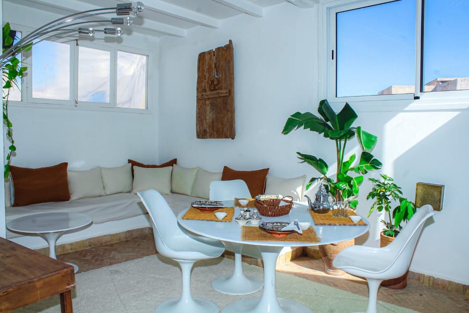 Living room, Breakfast, Breakfast