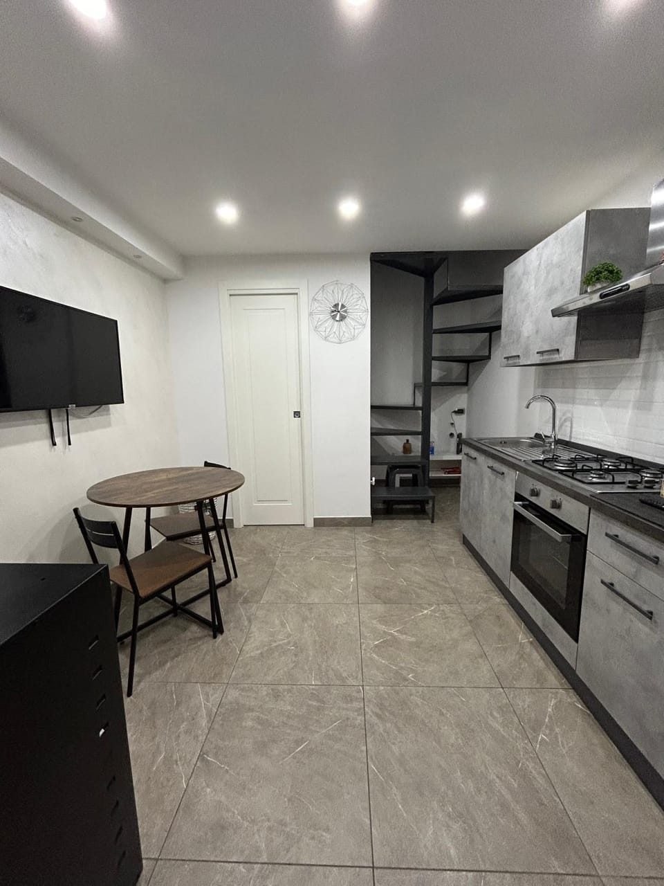 TV and multimedia, Kitchen or kitchenette, Dining area, oven