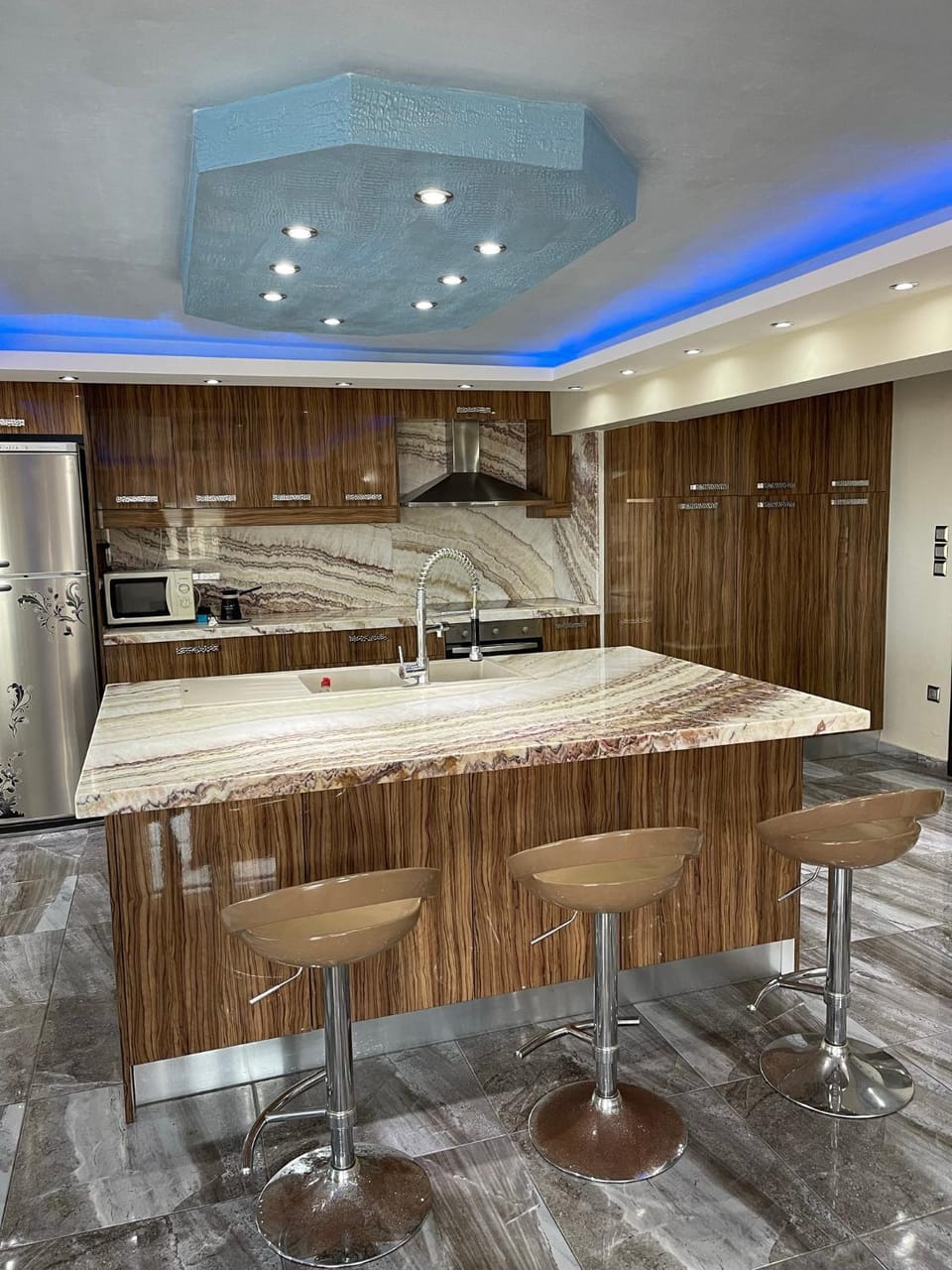 Kitchen or kitchenette, Dining area, minibar
