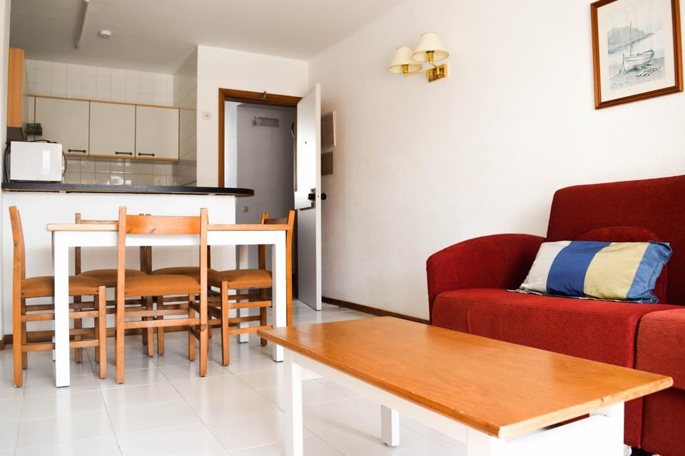 Kitchen or kitchenette, Living room, Seating area, Dining area, kitchen