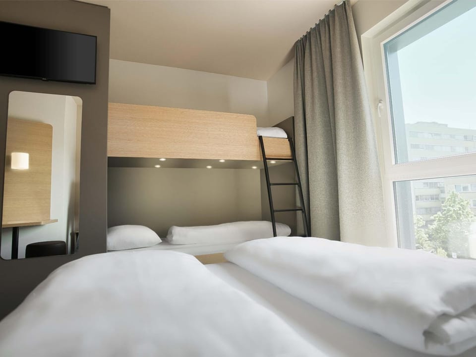 Photo of the whole room, Family