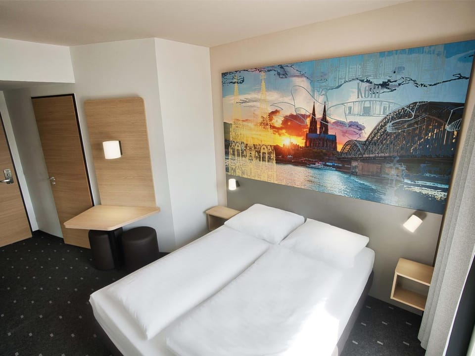 Bed, Photo of the whole room