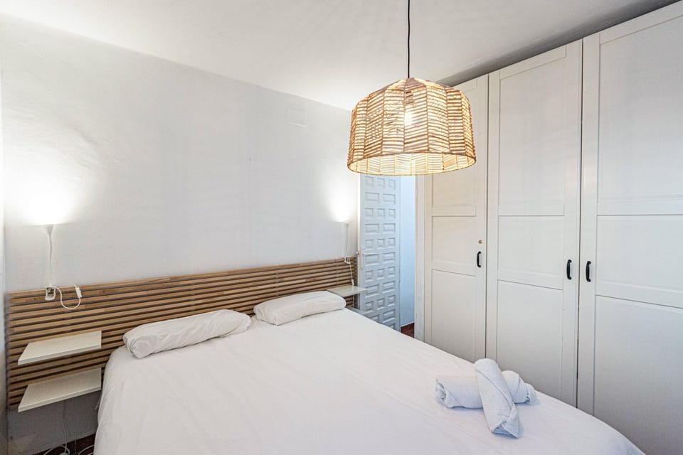 Bed, Photo of the whole room, Bedroom, wardrobe