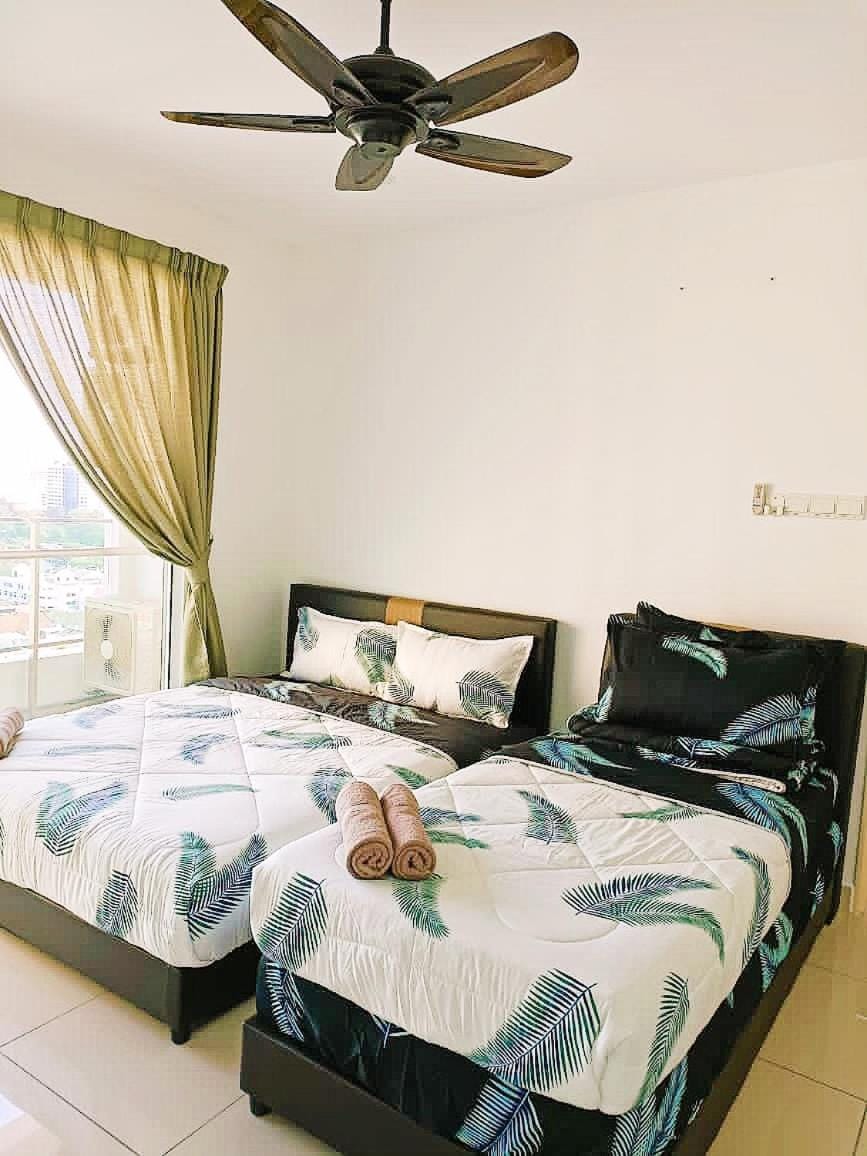Mansion One Two Bedroom Seaview 7 Pax Apartment in George Town