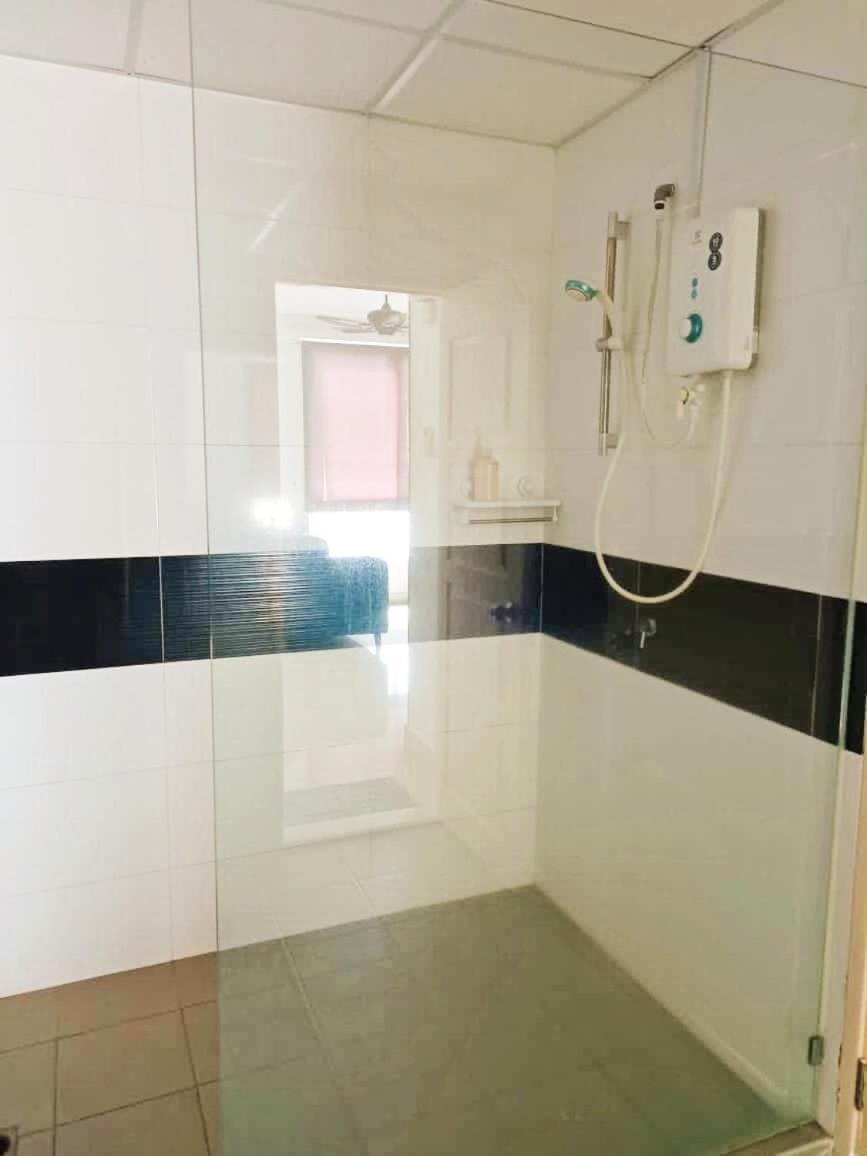 Mansion One Two Bedroom Seaview 7 Pax Apartment in George Town