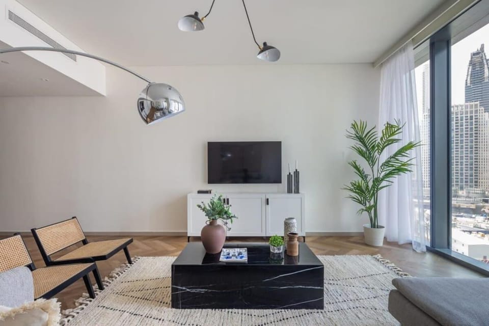 Frank Porter - BLVD Heights T1 Apartment in Dubai