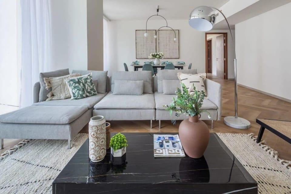 Frank Porter - BLVD Heights T1 Apartment in Dubai