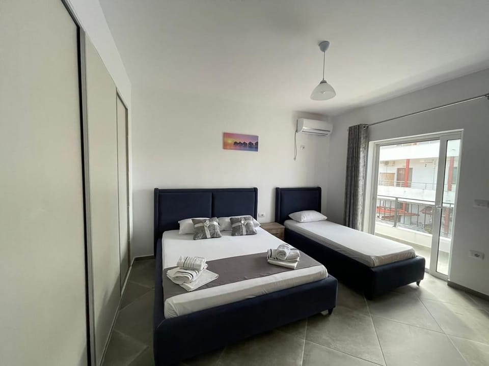 Bed, Photo of the whole room, Bedroom, air conditioner
