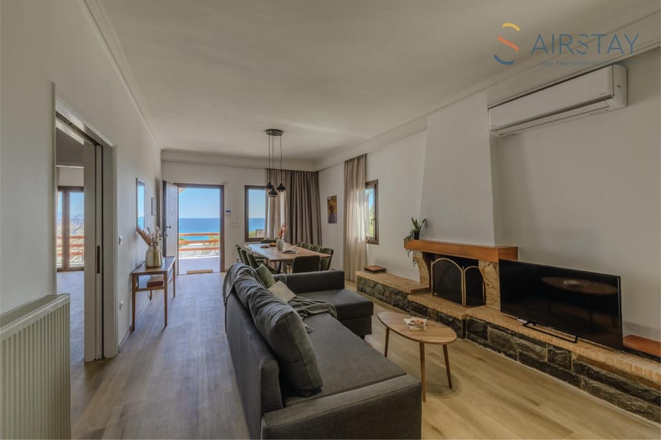 Living room, Dining area, Sea view