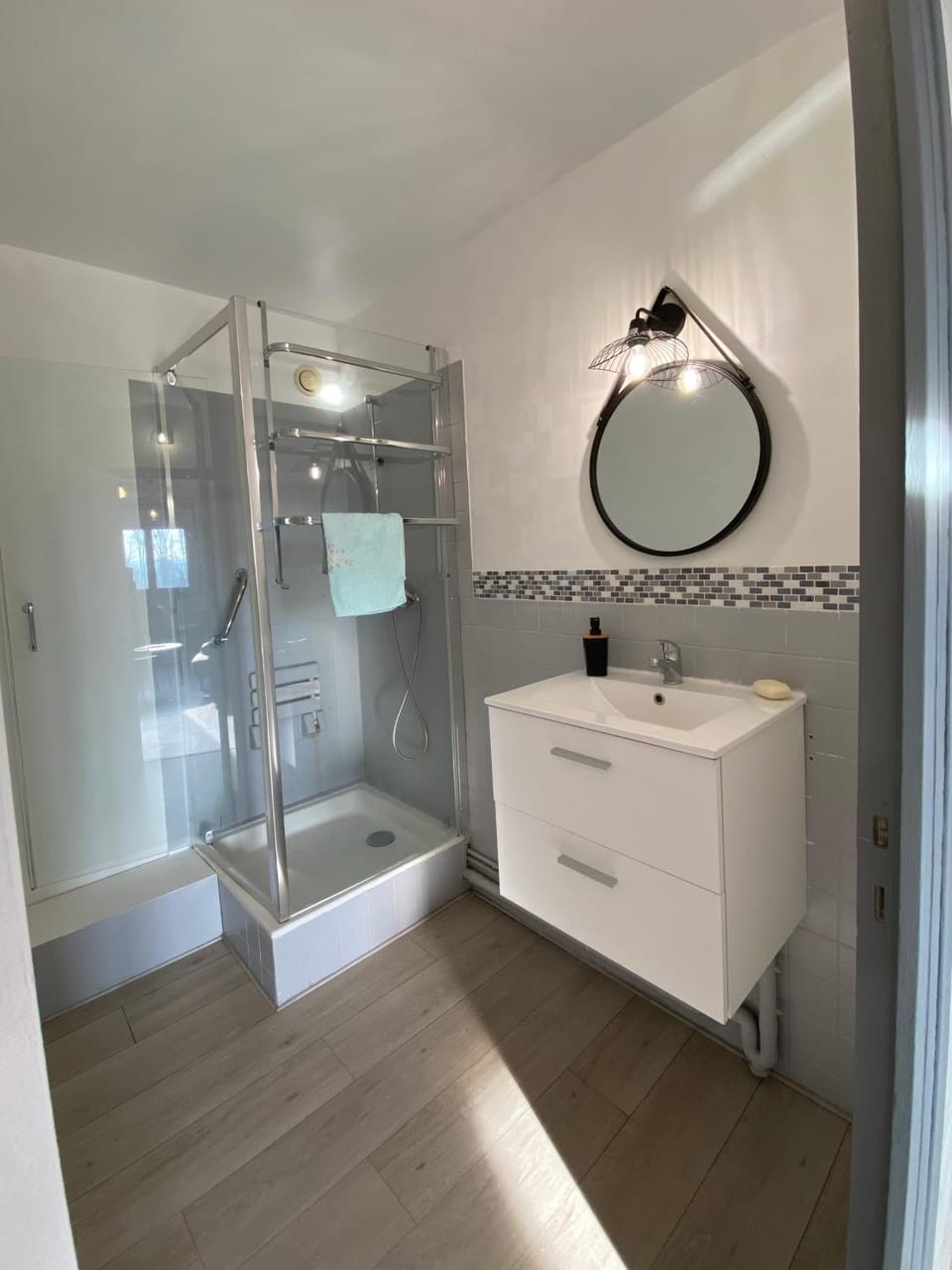 Shower, Bathroom, towels