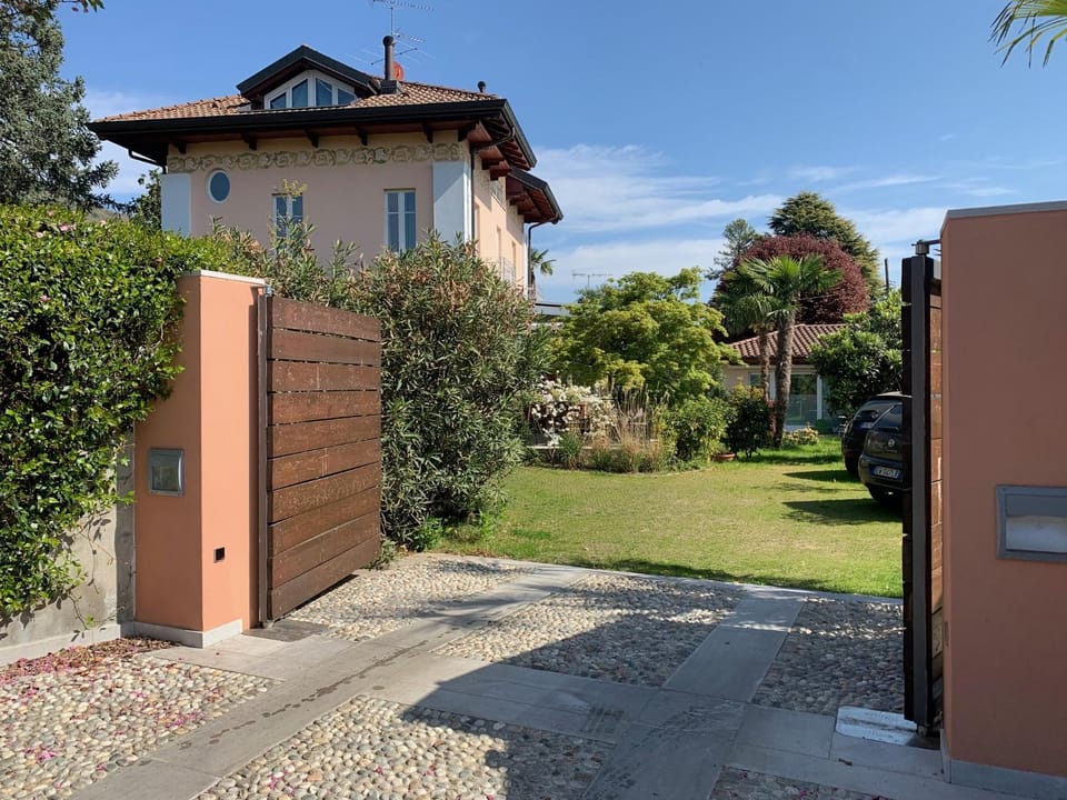 Facade/entrance, Garden, Mountain view, Parking