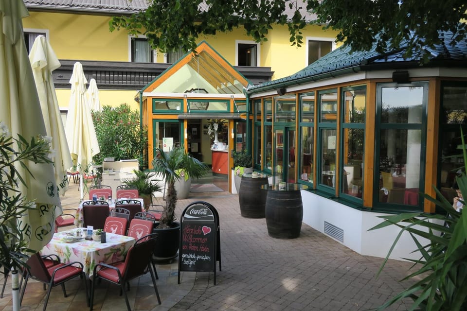 Restaurant/places to eat, Facade/entrance, Day, Summer, Garden, Logo/Certificate/Sign