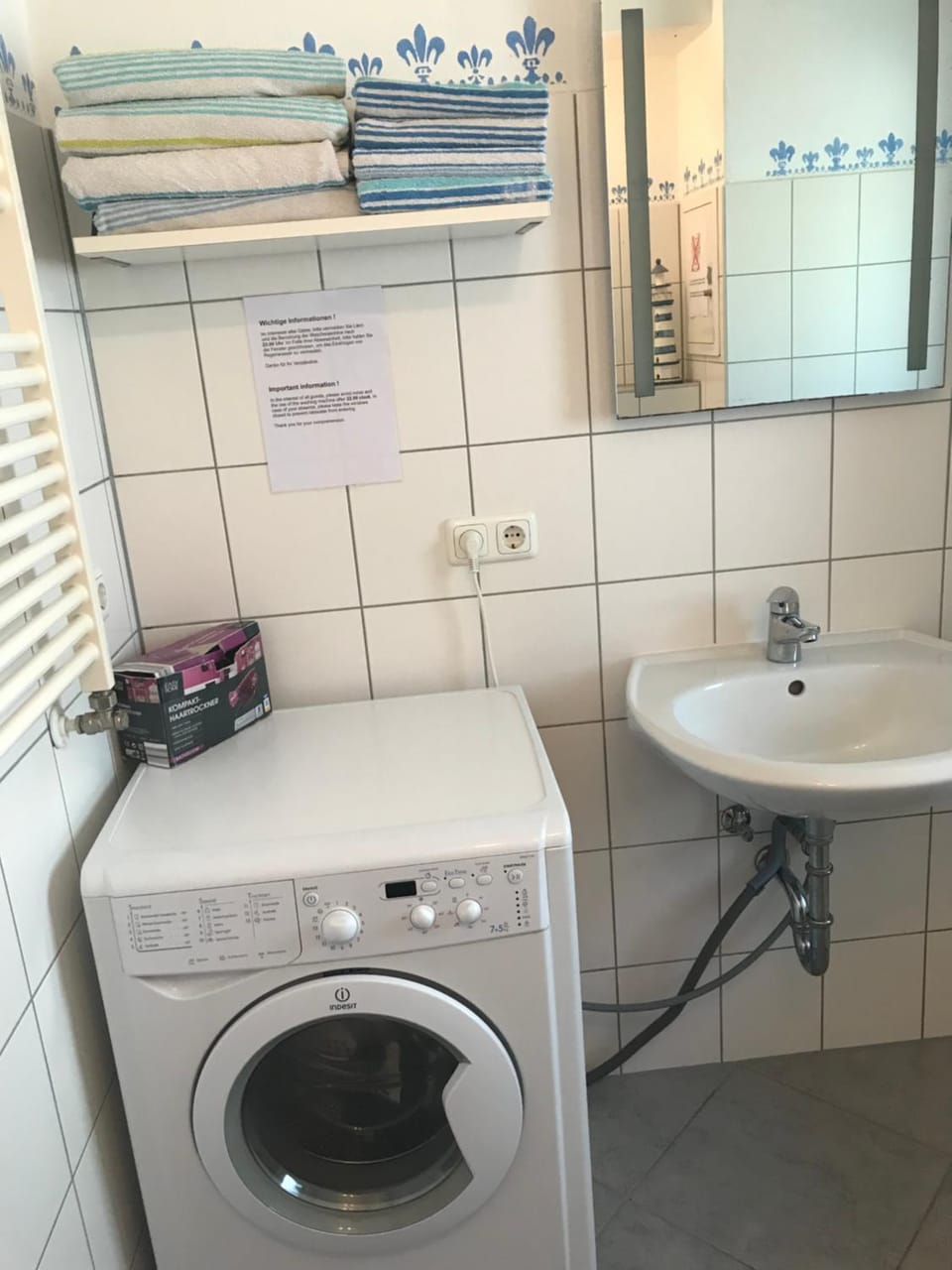 Bathroom, washing machine
