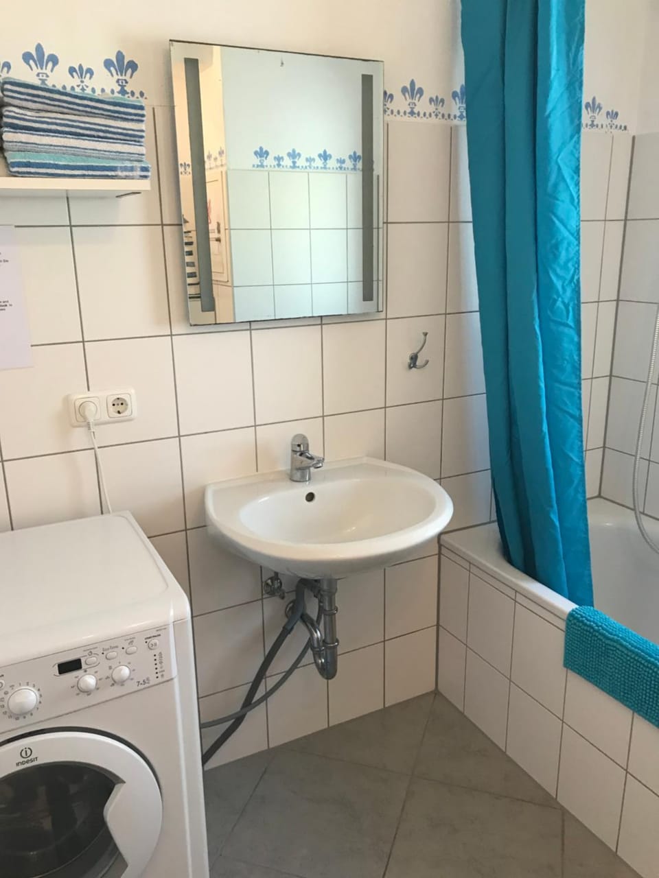 Shower, Toilet, Bathroom, towels, washing machine
