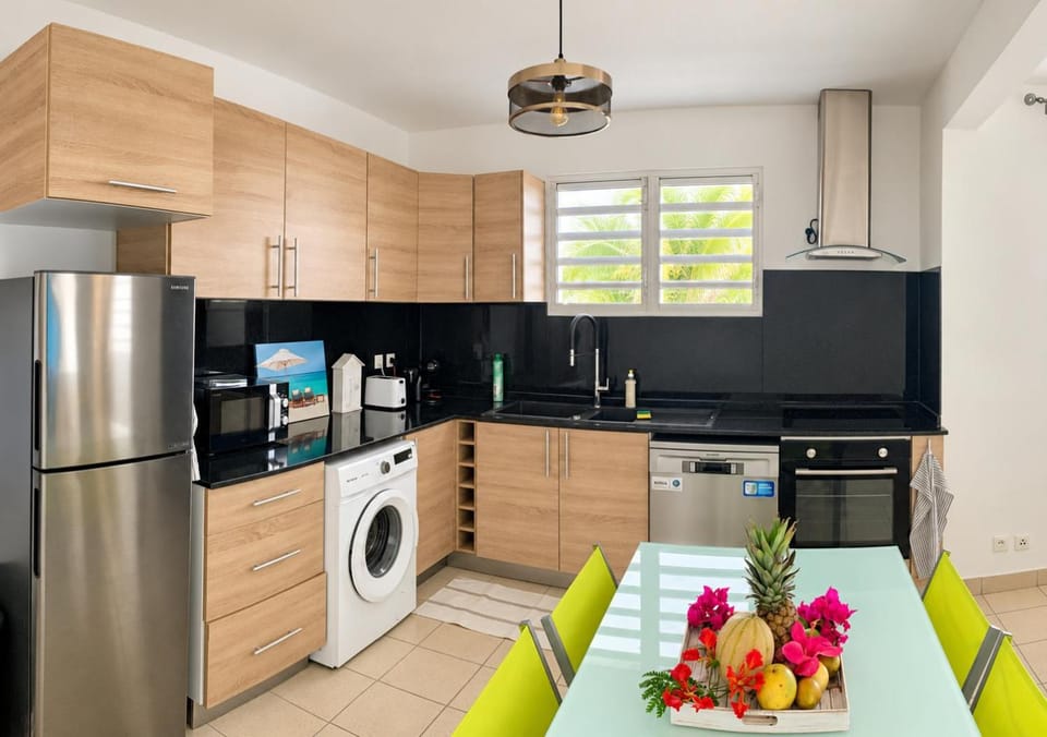 Coffee/tea facilities, Food, dishwasher, oven, stove, toaster, washing machine, kitchen