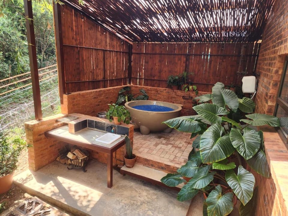 Bushbaby Cottage with Tickle Tub in Hartbeespoort Apartment in Pretoria