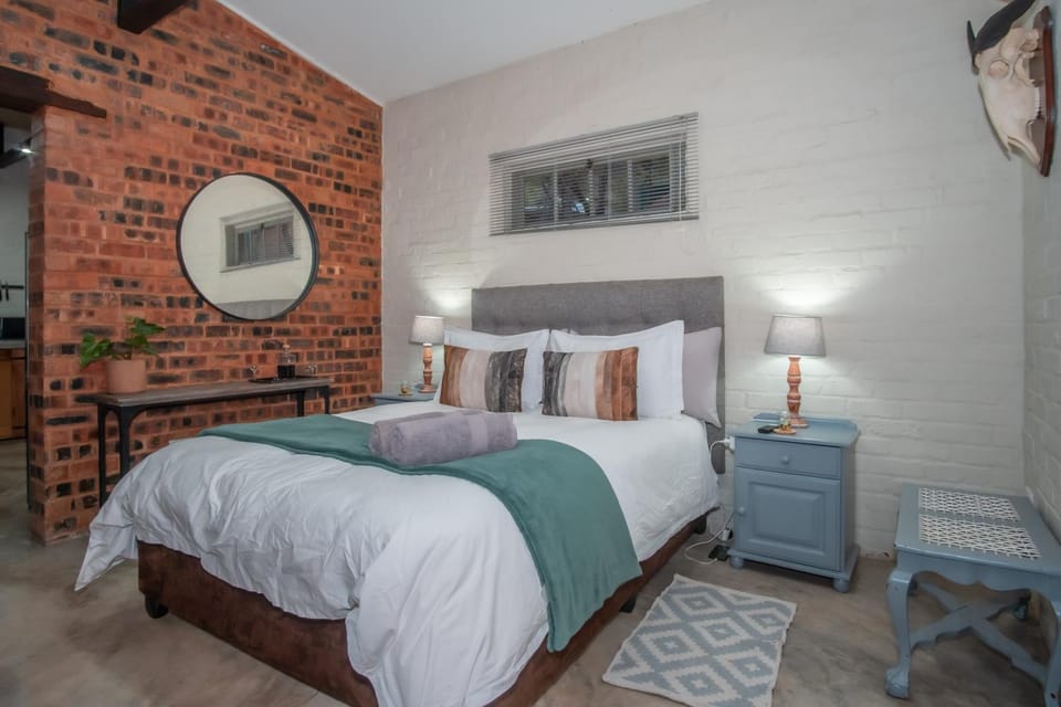 Bushbaby Cottage with Tickle Tub in Hartbeespoort Apartment in Pretoria