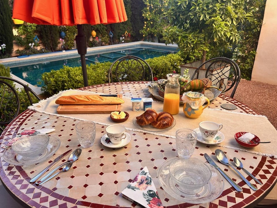 Pool view, Breakfast