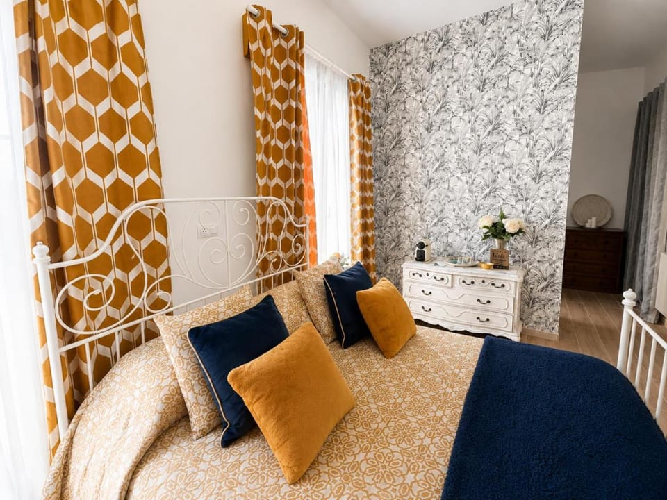 Bed, Coffee/tea facilities, Decorative detail, Bedroom
