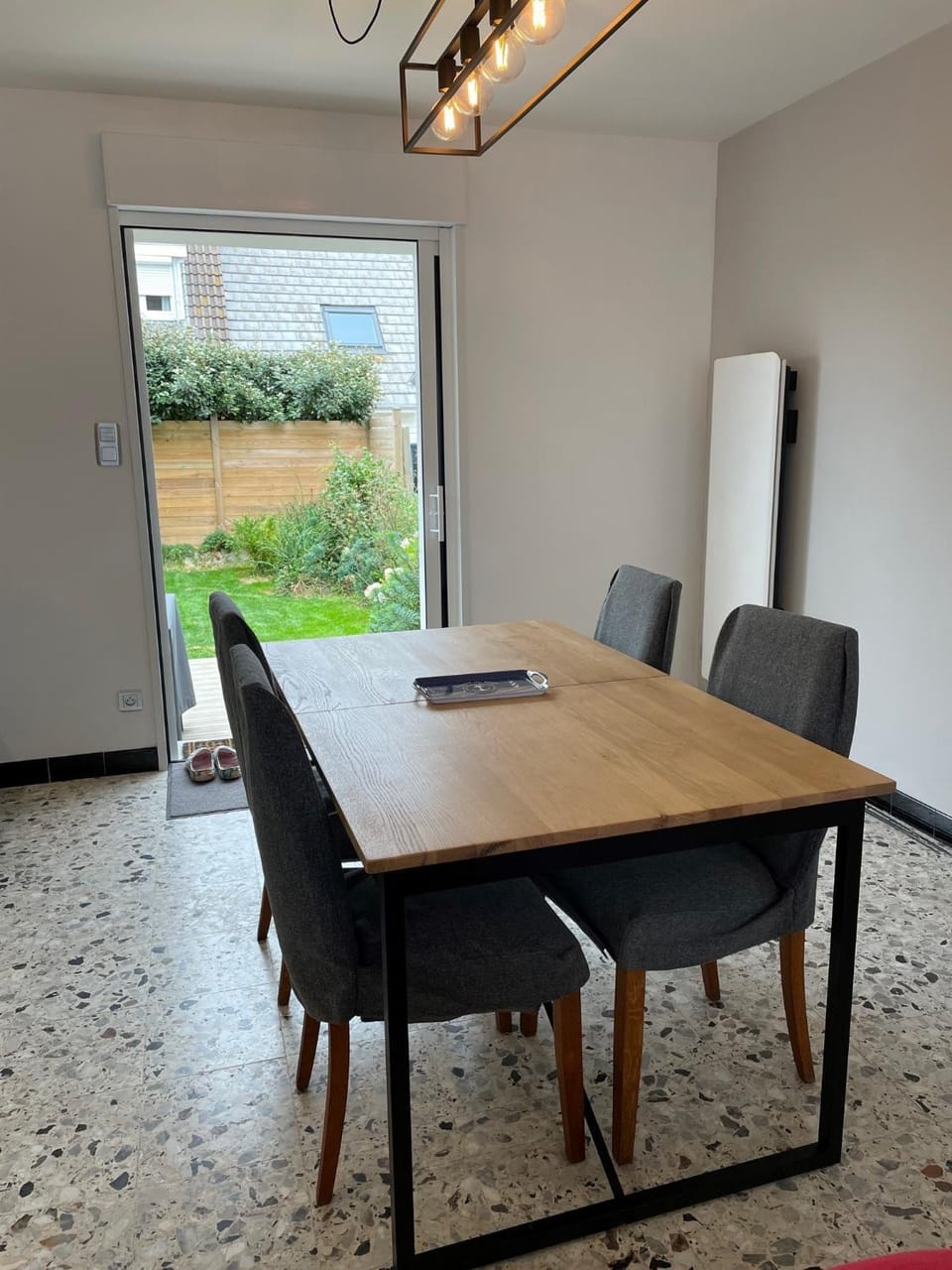 Patio, Dining area, Garden view, internet