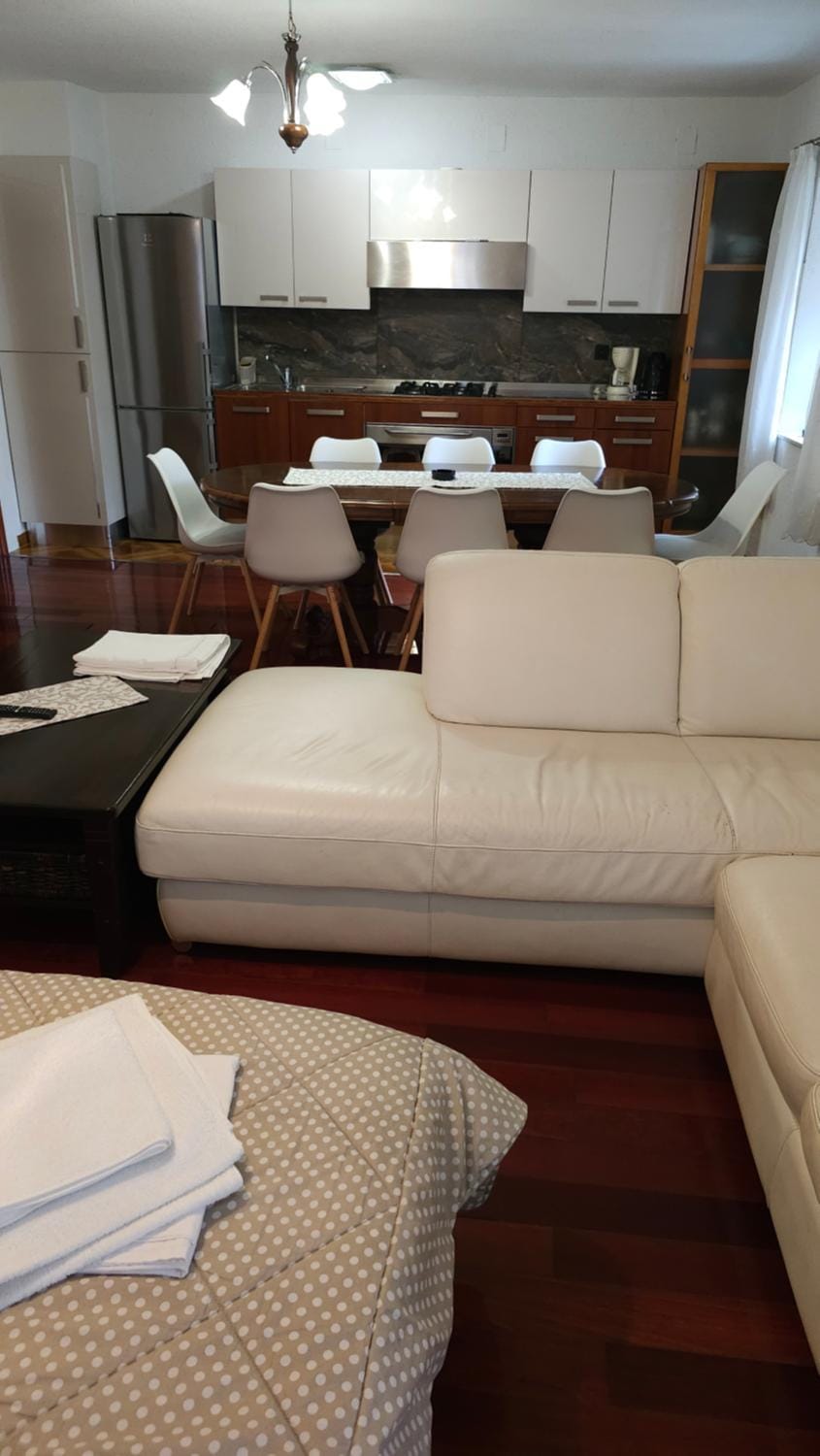 Kitchen or kitchenette, Seating area, Dining area