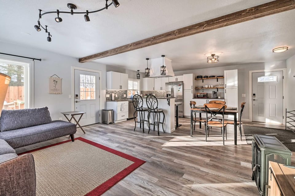 Kenai Home w/ Fireplace < 10 Mi to Big Eddy! House in Kenai