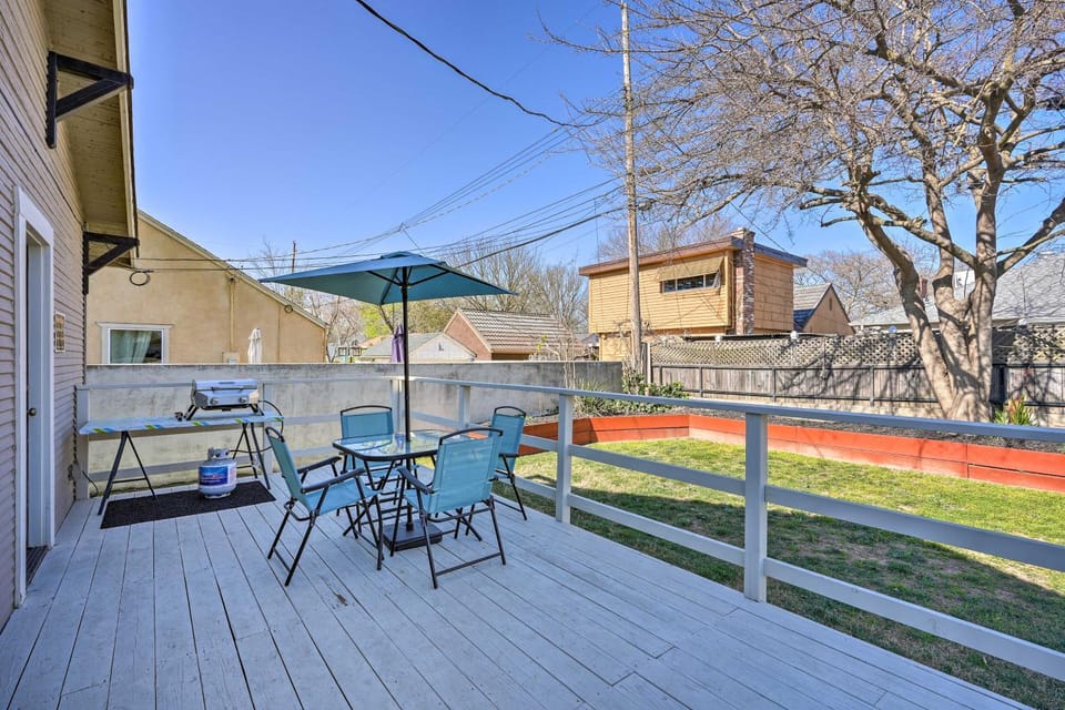 Pet-Friendly Sacramento Home ~ 5 to Downtown! House in Tahoe Park