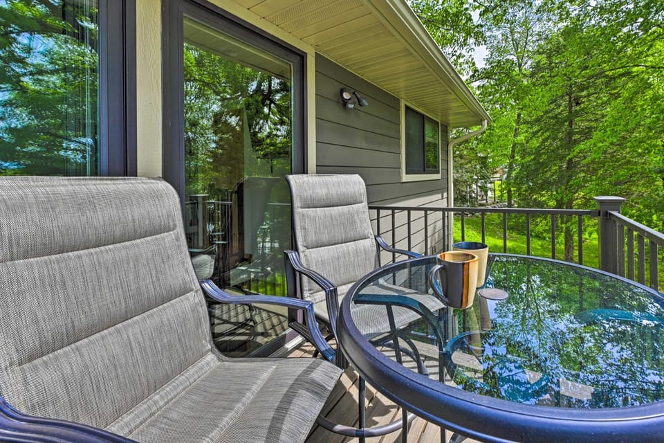 ‘Happy’s Haven’ Cabin w/ Gas Grill & Fire Pit! Cabin in Lake Wisconsin
