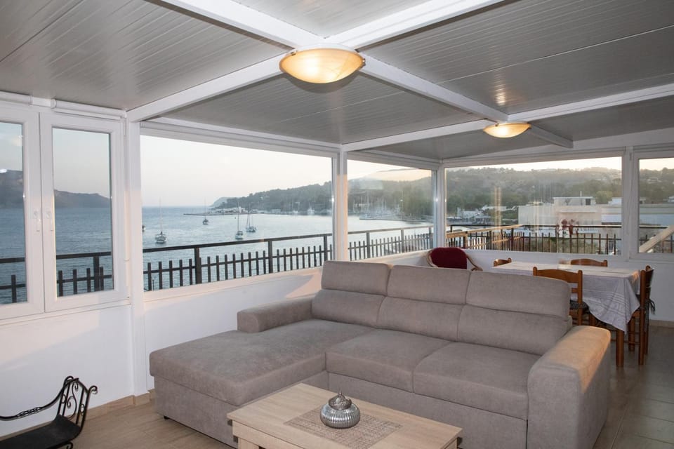 Living room, Dining area, Sea view