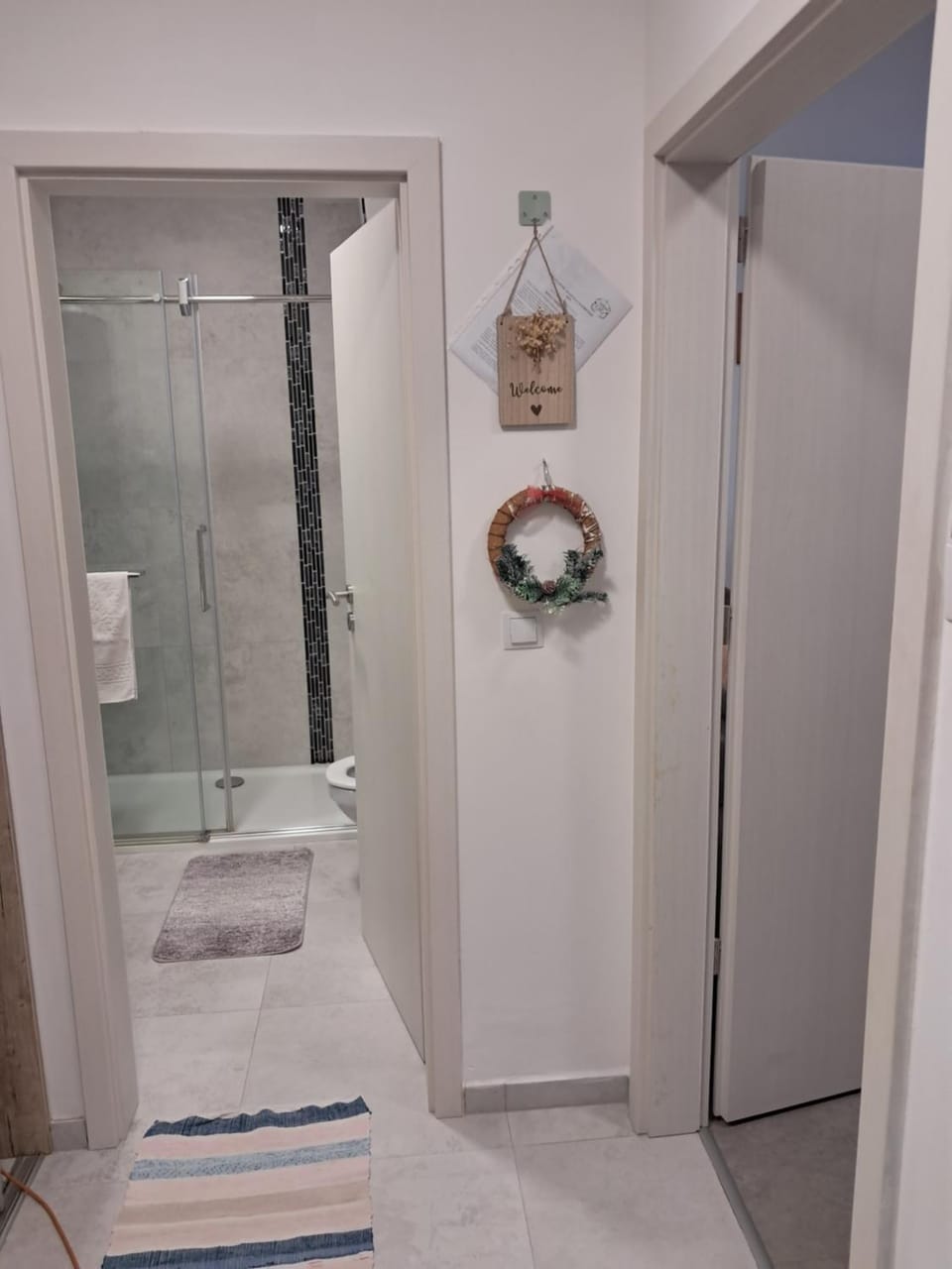 People, Bathroom