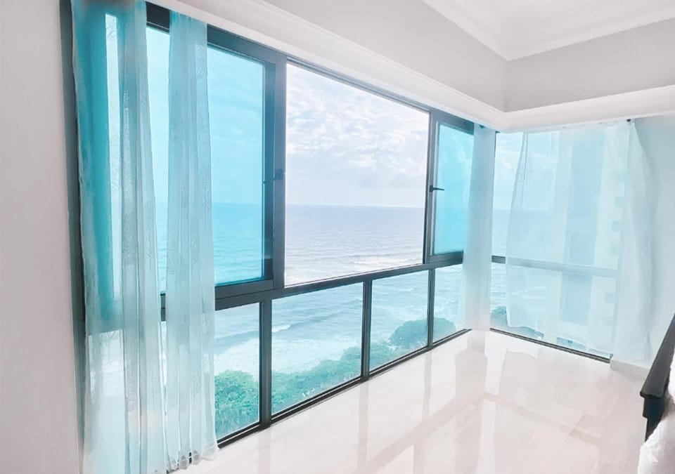 Exclusive 3 BDR, Gym & Pool, SeaView, Luxury Tower Apartment in Santo Domingo
