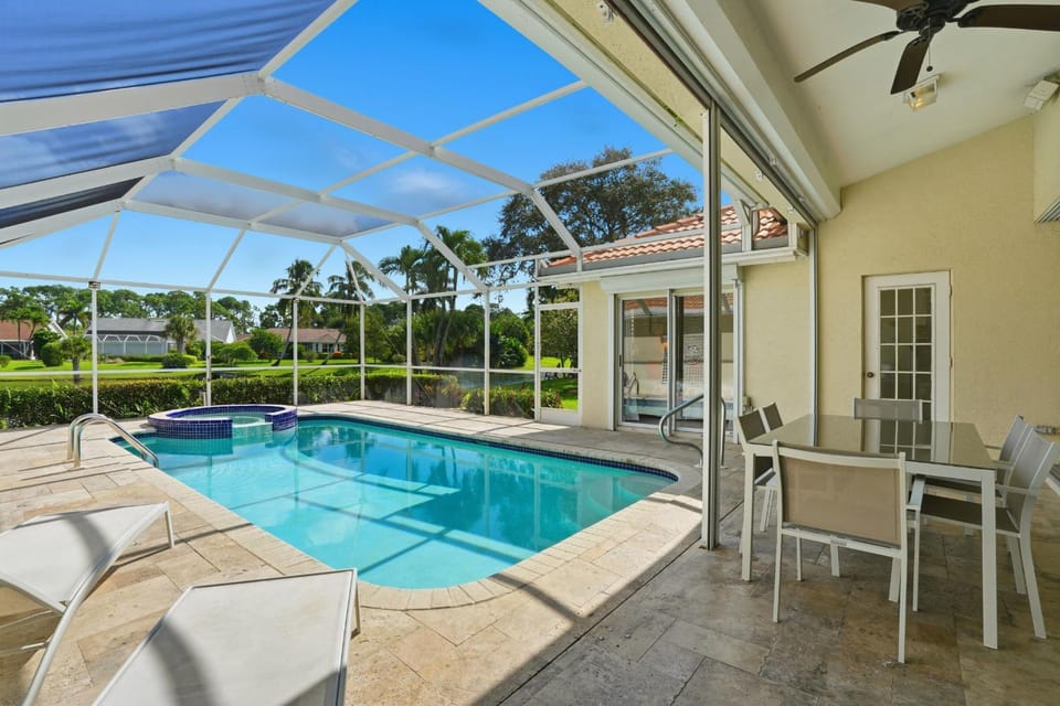 SUPERB LAKESIDE VILLA WITH PRIVATE POOL NAPLES Villa in Collier County