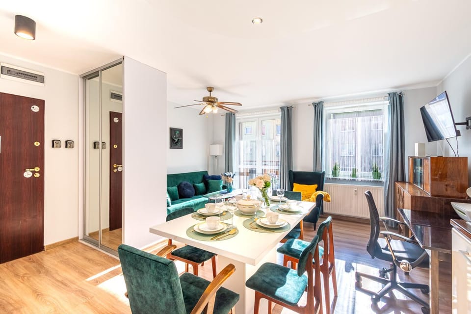 TV and multimedia, Living room, Seating area, internet, internet