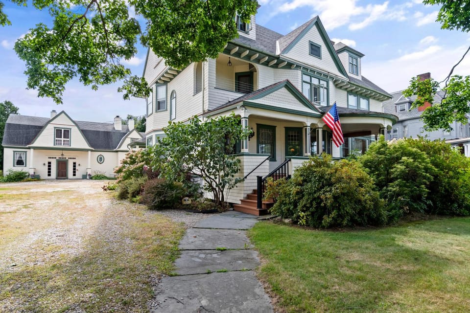 Property building, Facade/entrance