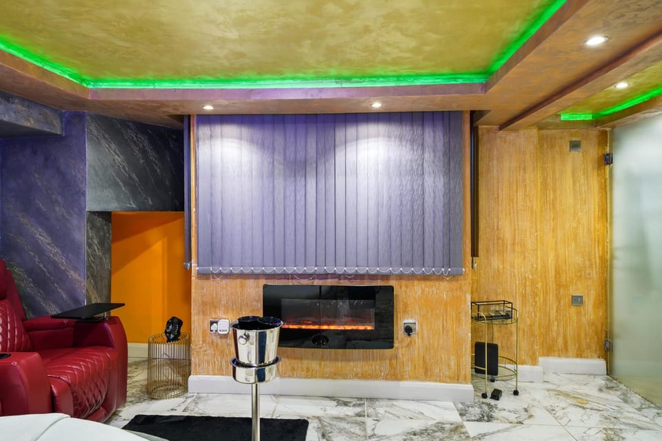 Hidden Gem Lt Properties Jaccuzi bath massage chair Superkingsize bed Parking available Apartment in Luton