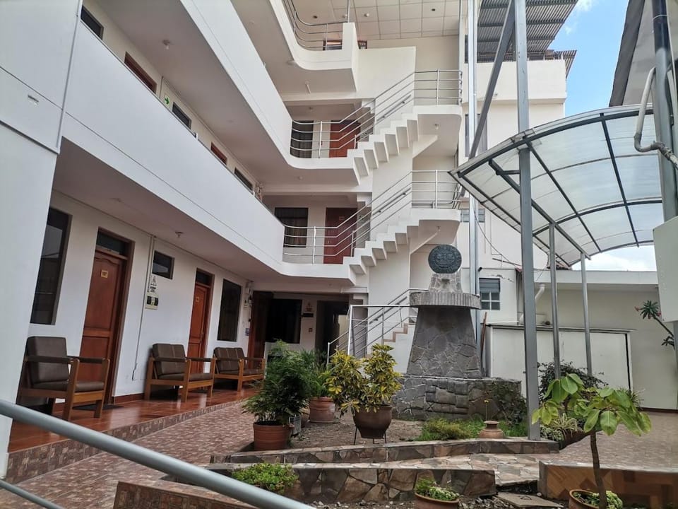 Patio, Facade/entrance