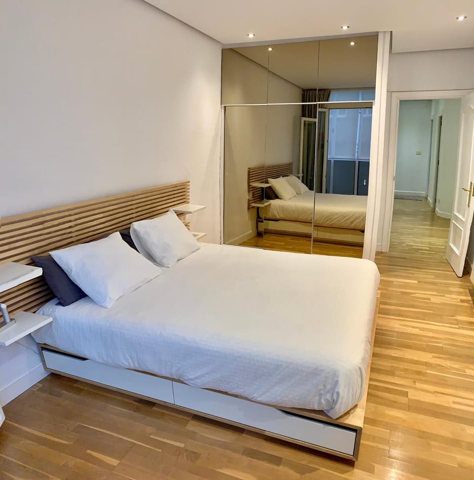 Bed, Photo of the whole room