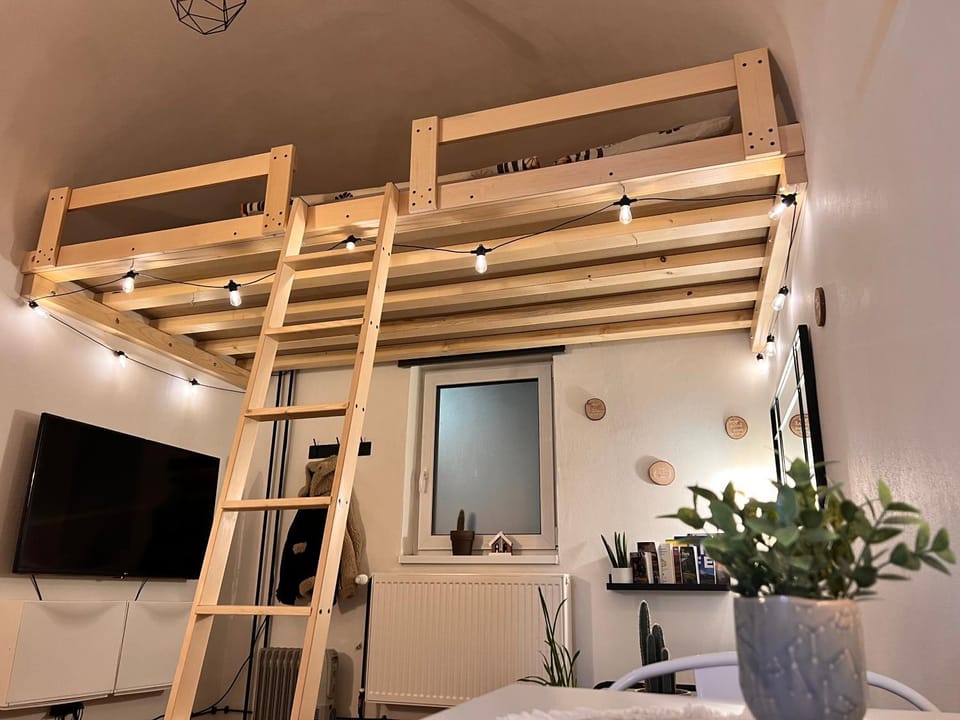 Communal lounge/ TV room, Bed, TV and multimedia, Living room, Photo of the whole room, Seating area, Dining area, Evening entertainment, bunk bed